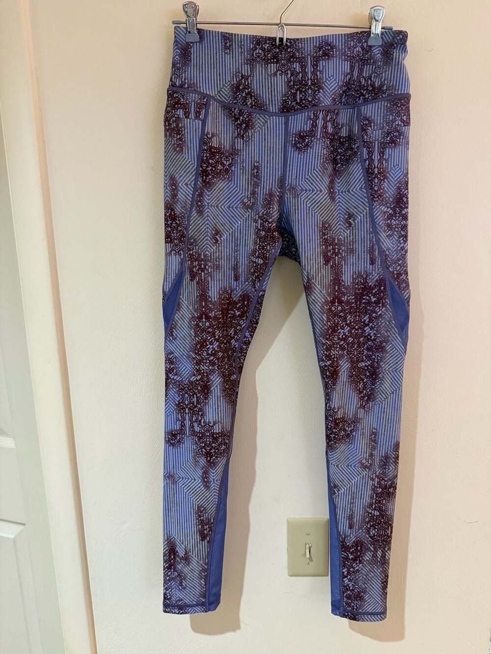CALIA by Carrie Underwood Women’s Large Printed Leggings Mesh Zip Pockets Blue